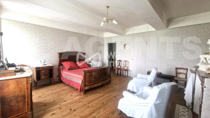 Maison - 228 m² - 6 pièces