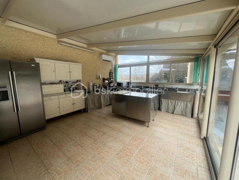 Maison - 216 m² - 7 pièces