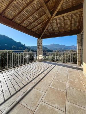 Maison - 185 m² - 8 pièces