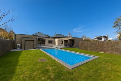 Maison - 210 m² - 6 pièces