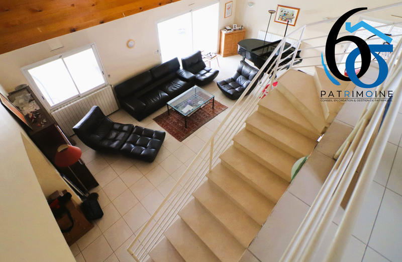 Maison - 216 m² - 8 pièces