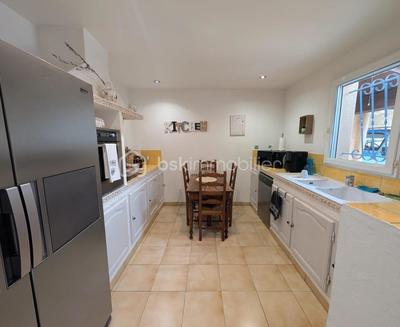 Villa - 100 m² - 5 pièces