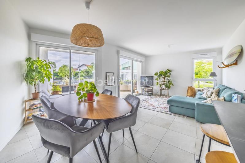 Appartement - 93 m² - 4 pièces