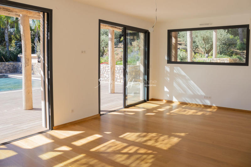 Maison - 250 m² - 5 pièces