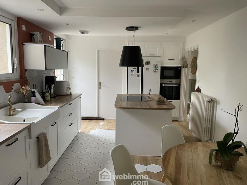 Maison - 200 m² - 8 pièces