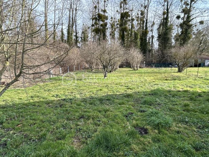 Terrain constructible - 682 m²