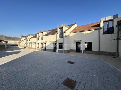 Maison - 827 m² - 35 pièces