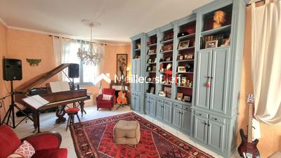 Maison - 250 m² - 7 pièces