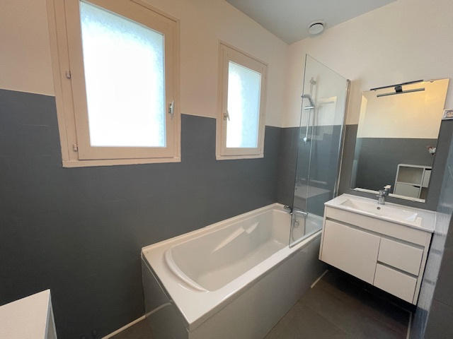 Maison - 96 m² - 4 pièces