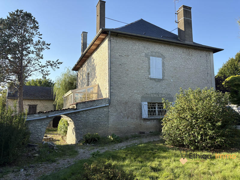 Maison - 218 m² - 10 pièces