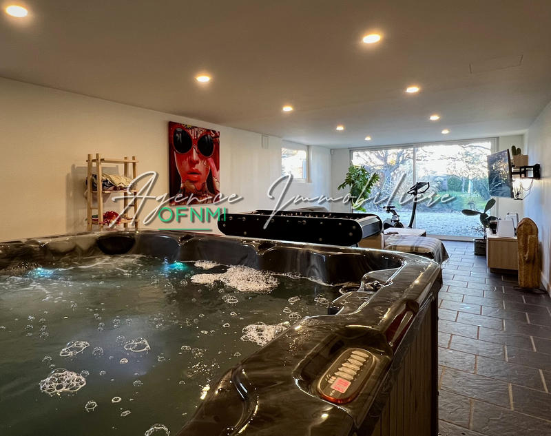 Maison - 275 m² - 8 pièces