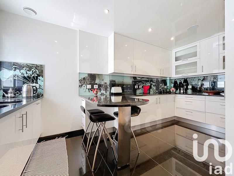 Maison - 181 m² - 7 pièces