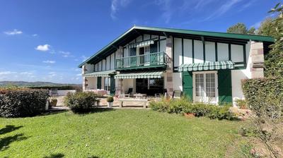 Maison - 192 m² - 6 pièces