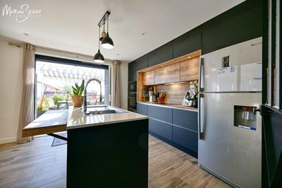 Maison - 216 m² - 8 pièces