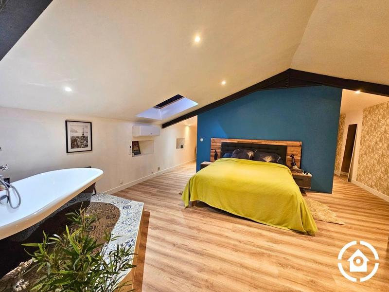 Maison ancienne - 498 m² - 11 pièces