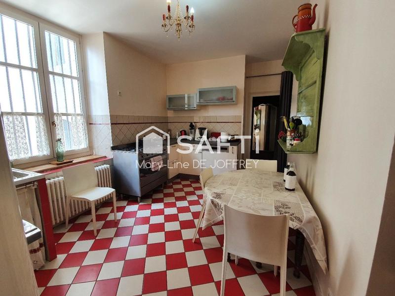 Maison - 225 m² - 6 pièces