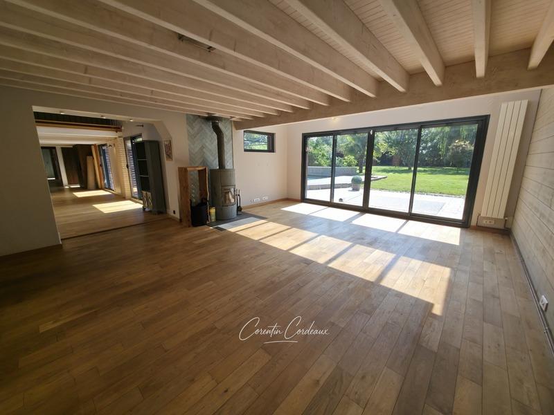 Propriété - 210 m² - 7 pièces