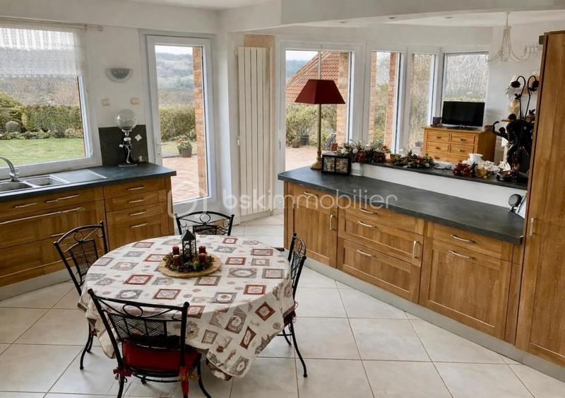 Maison - 230 m² - 7 pièces