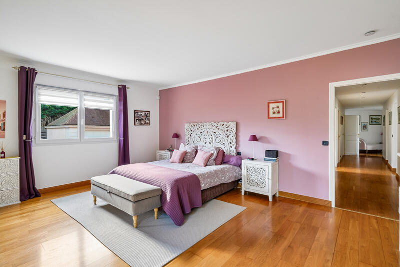 Maison - 450 m² - 10 pièces