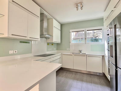 Maison - 203 m² - 7 pièces