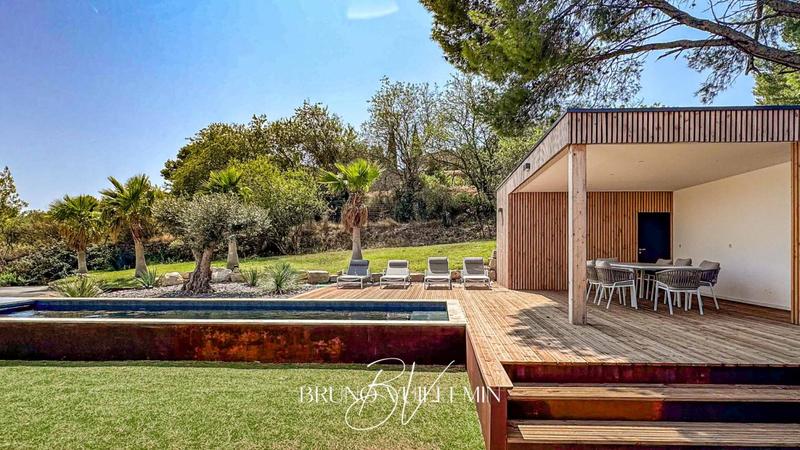 Villa - 384 m² - 7 pièces