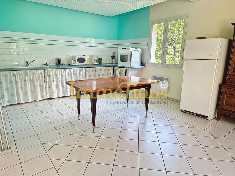 Maison - 330 m² - 9 pièces