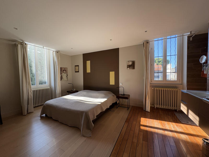 Maison - 180 m² - 8 pièces