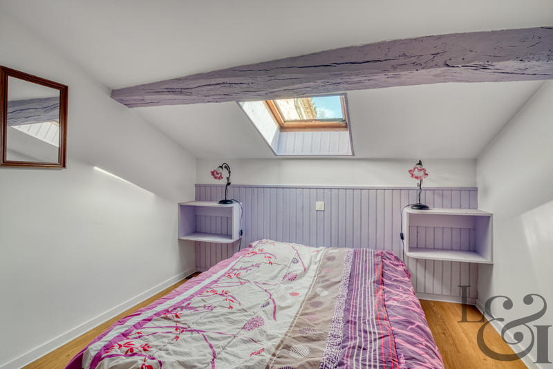 Maison - 1 600 m² - 40 pièces