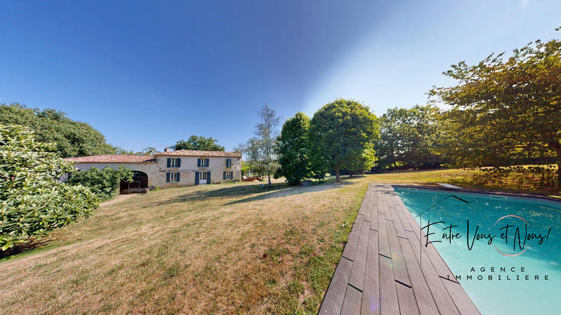 Maison ancienne - 274 m² - 14 pièces