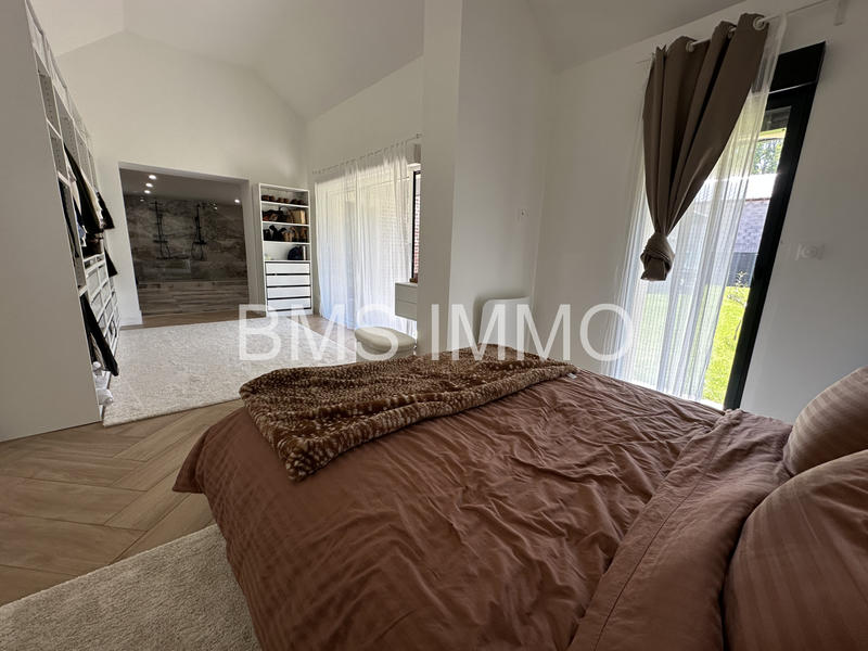 Maison - 251 m² - 6 pièces