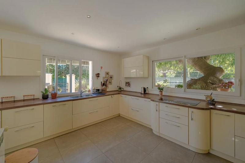 Maison - 350 m² - 6 pièces