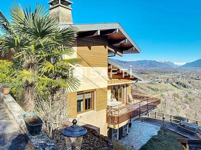 Maison - 255 m² - 7 pièces