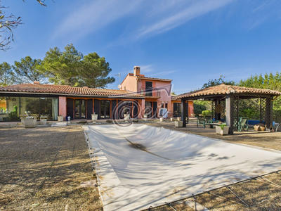 Villa - 214 m² - 7 pièces