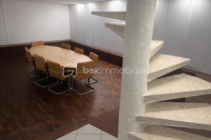 Bureau - 180 m² - 6 pièces