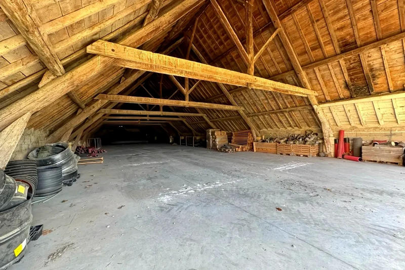 Propriété - 1 100 m² - 30 pièces