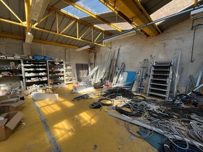 Local commercial - 270 m² - 1 pièce