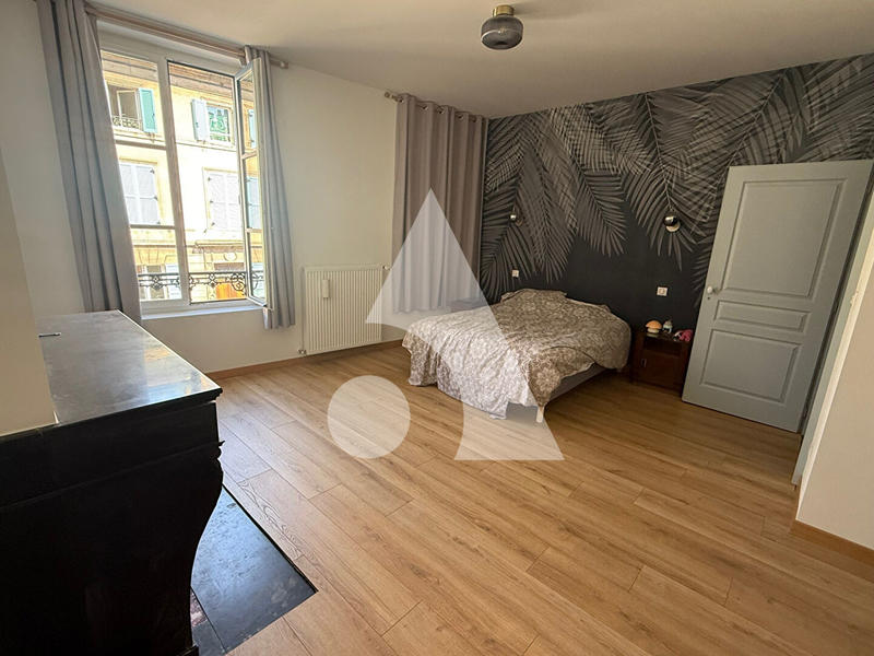 Maison - 215 m² - 6 pièces