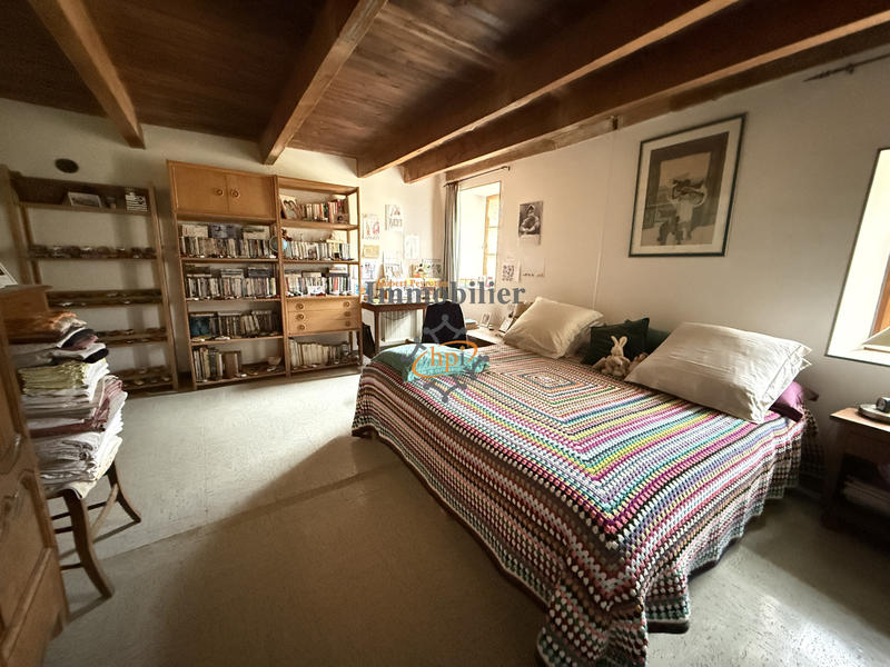 Maison - 220 m² - 8 pièces