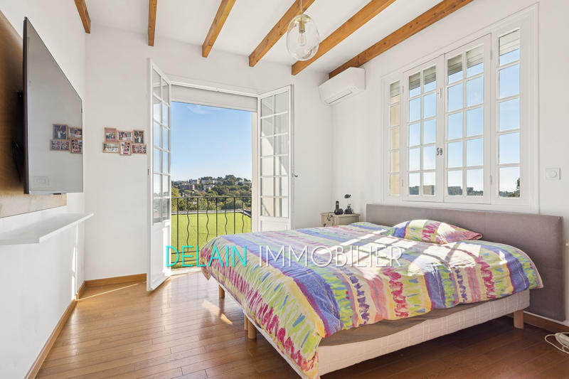 Maison - 220 m² - 5 pièces