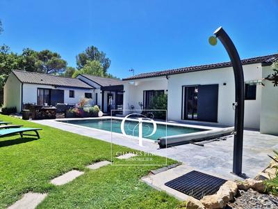 Villa - 219 m² - 6 pièces