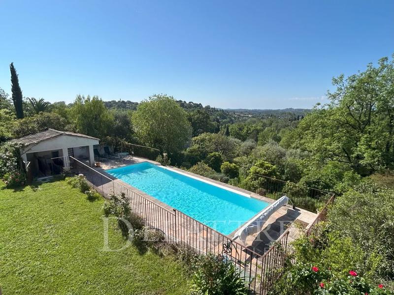 Villa - 250 m² - 9 pièces