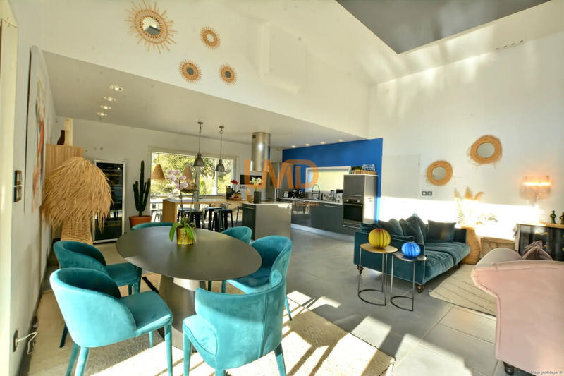 Propriété - 139 m² - 5 pièces