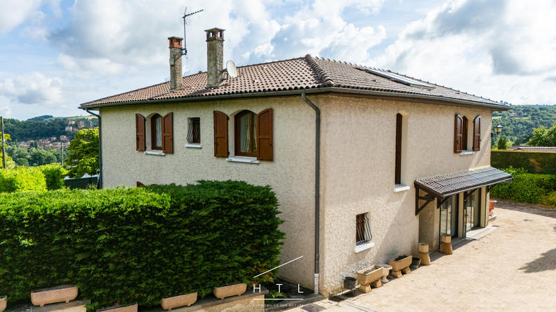 Maison - 233 m² - 5 pièces
