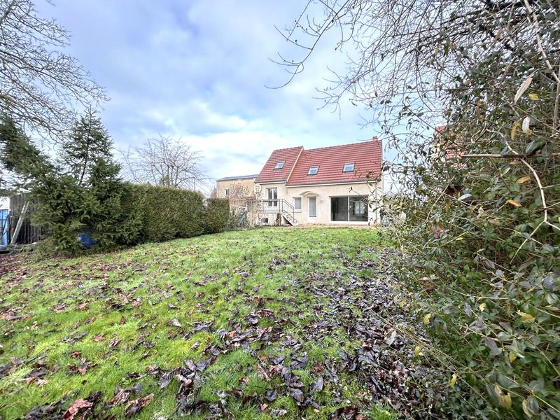 Maison - 96 m² - 5 pièces