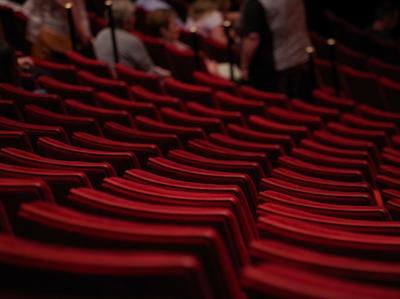 Théâtre : la revanche d'une brune