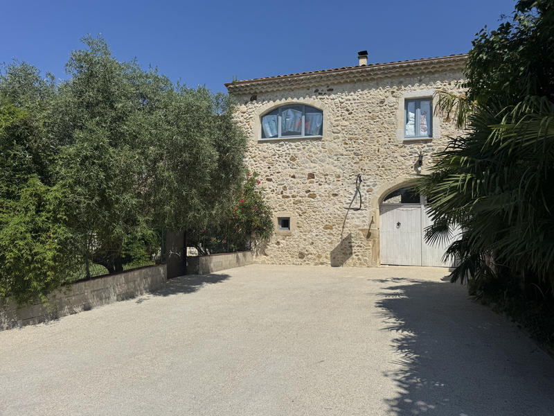 Maison - 325 m² - 11 pièces