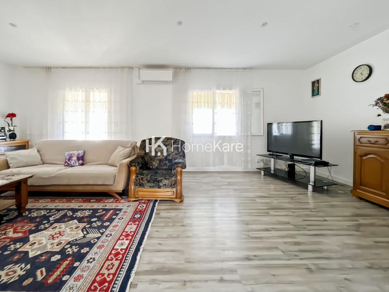 Maison - 230 m² - 10 pièces