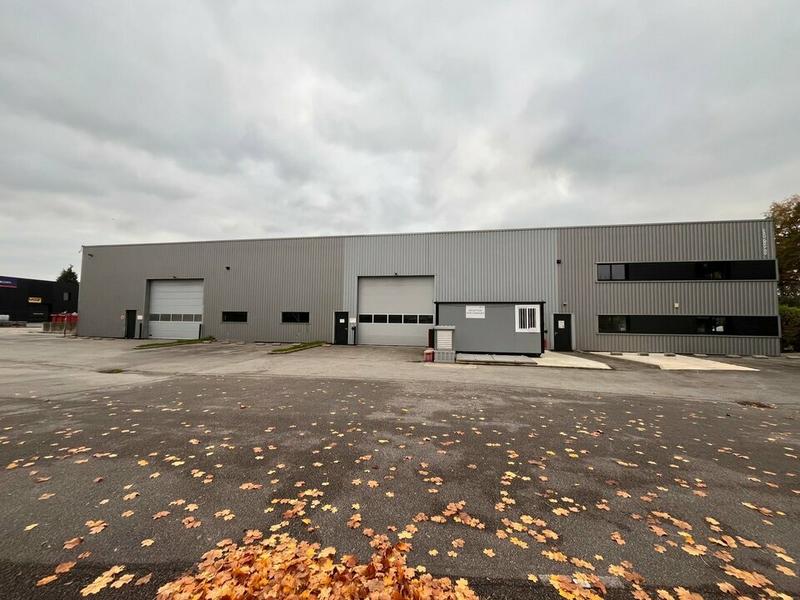 Local d'activité / Entrepôt - 1 800 m²