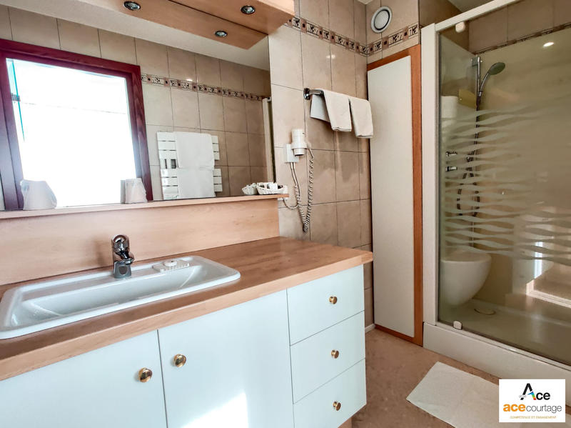 Fonds de commerce - 1 732 m²