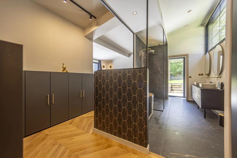 Maison - 300 m² - 7 pièces